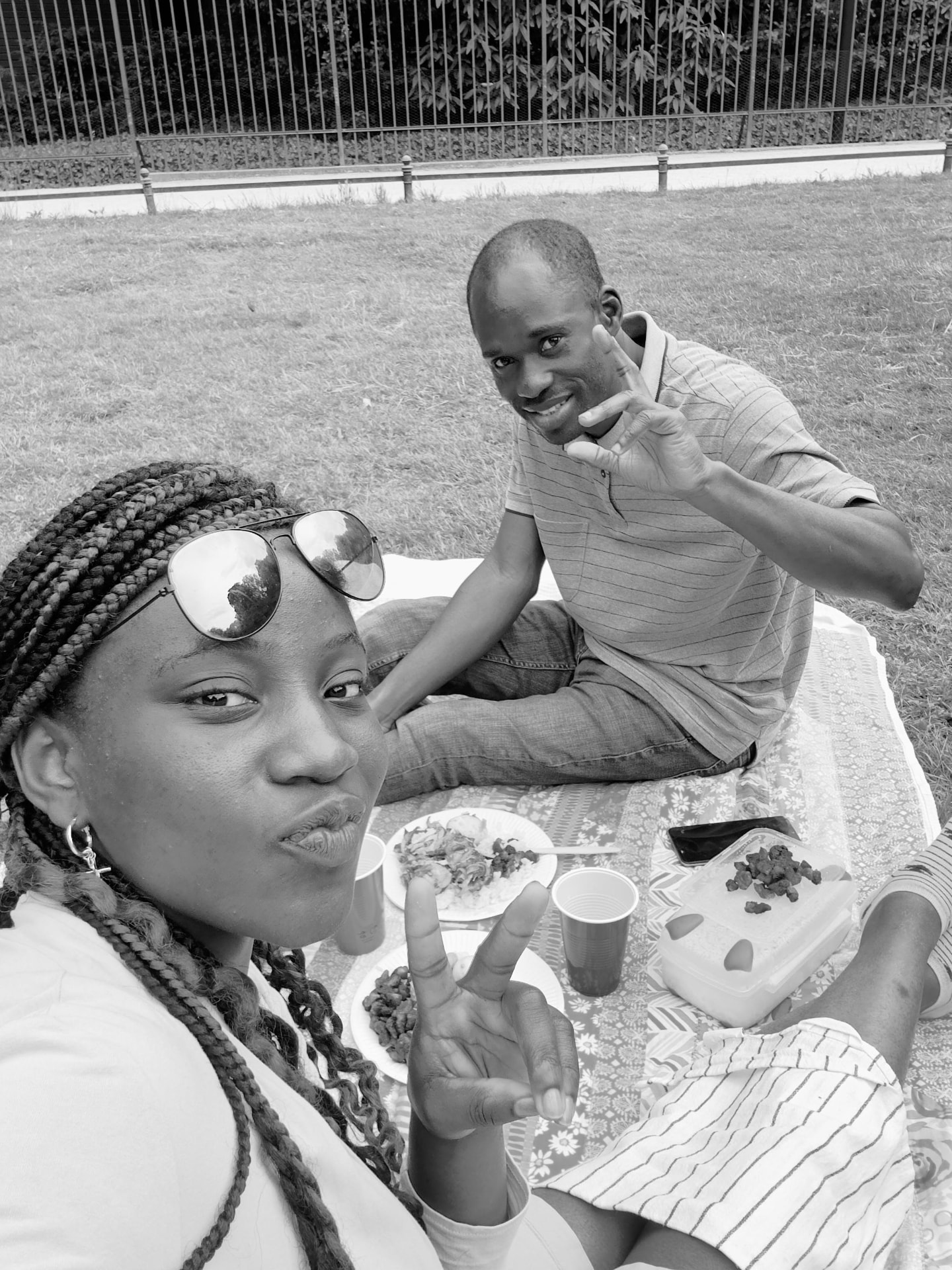 Busolami and Tunde at a picnic in the park